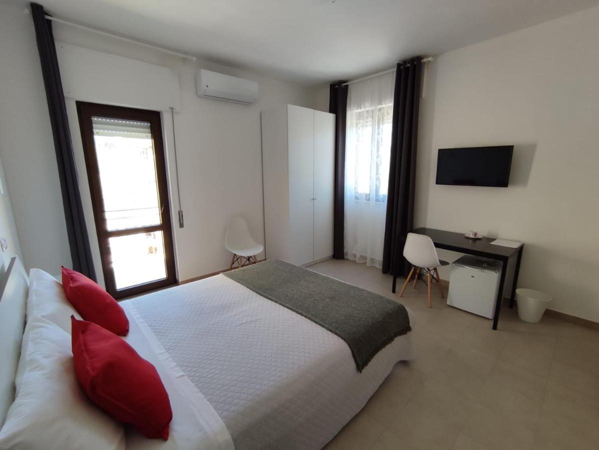 Cristian Rooms อาโวลา ภายนอก รูปภาพ