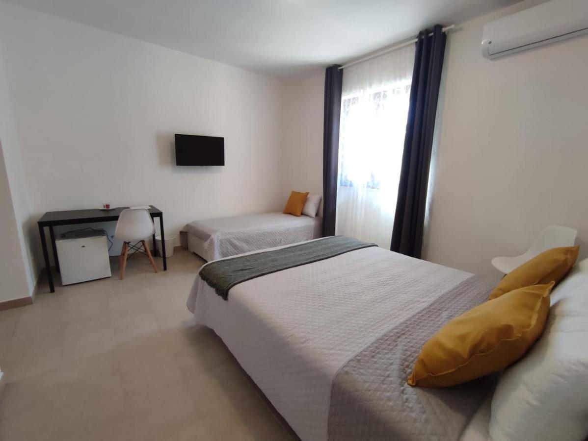 Cristian Rooms อาโวลา ภายนอก รูปภาพ