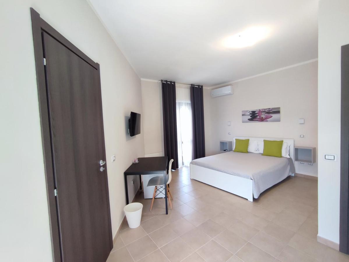 Cristian Rooms อาโวลา ภายนอก รูปภาพ