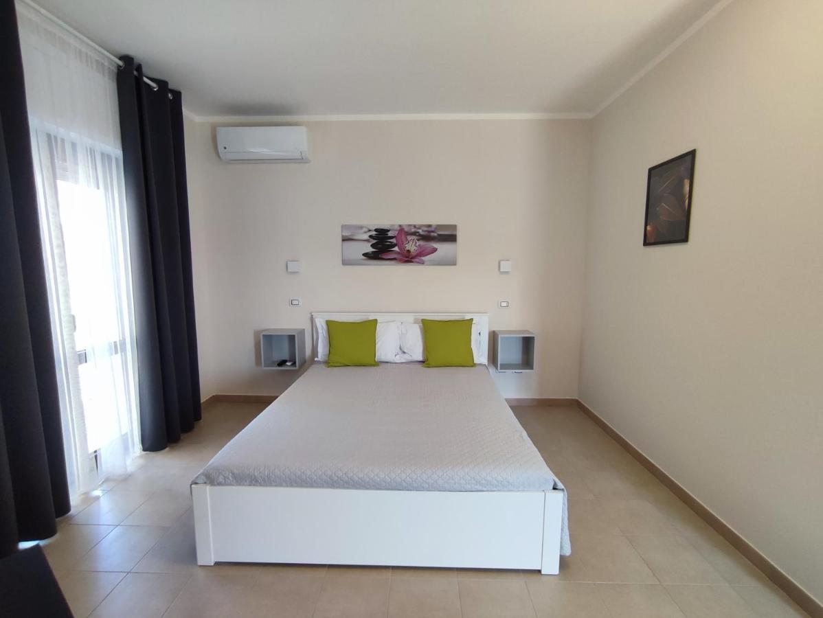 Cristian Rooms อาโวลา ภายนอก รูปภาพ