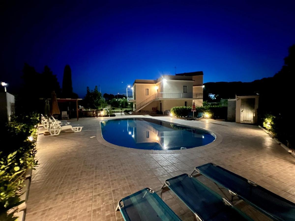 Cristian Rooms อาโวลา ภายนอก รูปภาพ